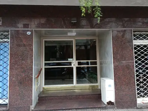 Departamento en alquiler en Belgrano R, cómodo, luminoso y en muy buen estado.