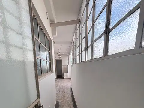 Departamento 6 ambientes con 2 baños