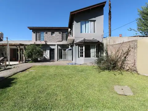 VENTA CASA 3 AMBIENTES CON PILETA Y JARDIN