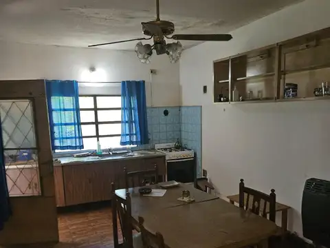 Local en  Juan Jose Paso  al 6600, local con 2 viviendas, espacio verde