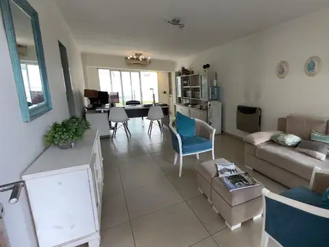 VENDO. Casa con local independiente. Concordia, ER.