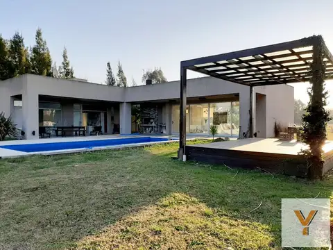Casa en venta - 2 Dormitorios 2 Baños - Cochera - Chacras de Uribelarrea, Uribelarrea, Cañuelas.