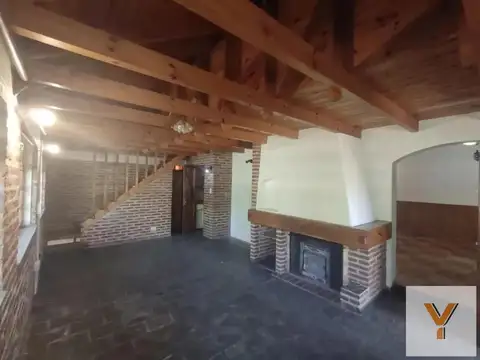 Casa 4 ambientes con 2 baños