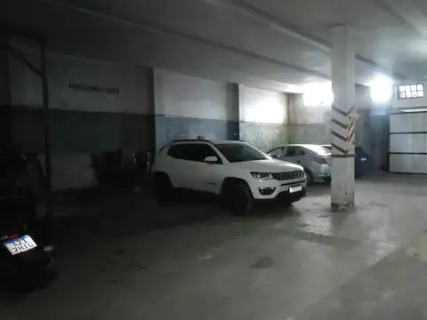 Lote Terreno de 17 x 37,71 Galpón Planta Baja, Local, Depto 3 Amb + Galpón Planta Alta