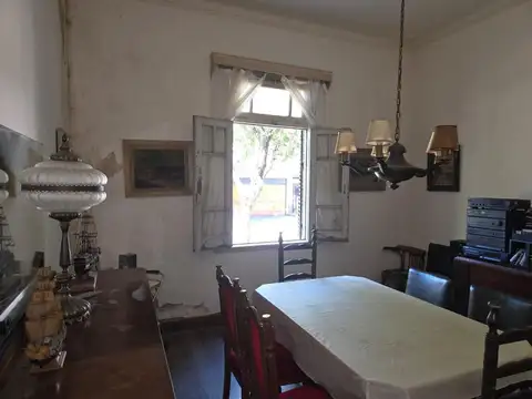 Casa 6 ambientes con 2 baños