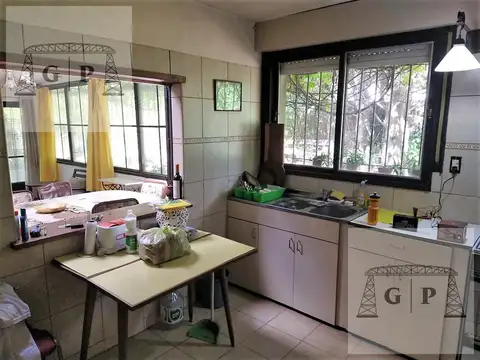 Casa en Venta con 3 cocheras