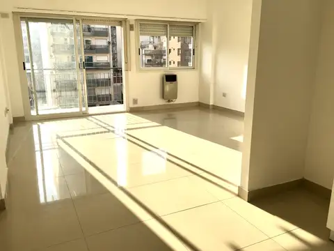 EXCELENTE MONOAMBIENTE AMPLIO Y LUMINOSO