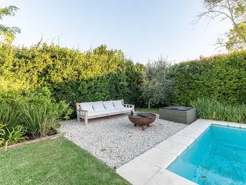 Casa en Venta con 4 cocheras