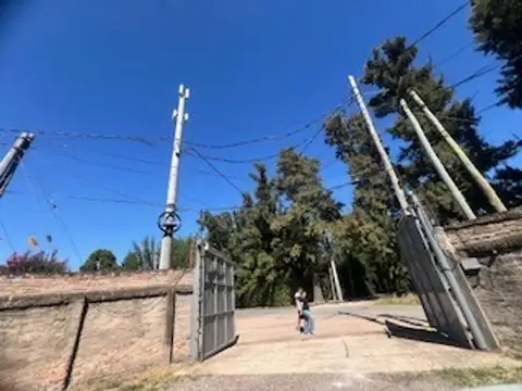 Oficinas +  Galpón + Cocheras + Terreno