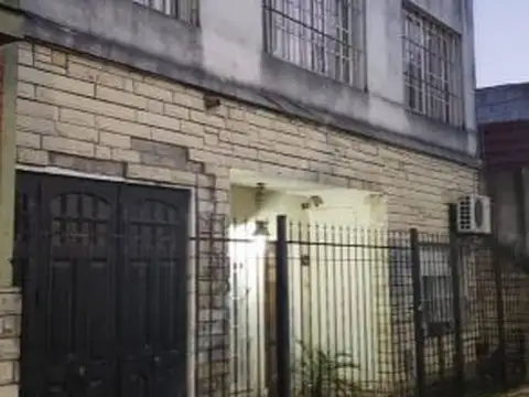 CASA 6 AMBIENTES  CON COCHERAS