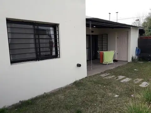 Casa 4 ambientes con 1 baño