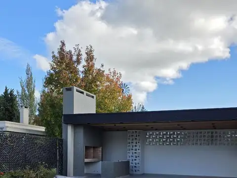 Casa 2 ambientes con 3 baños