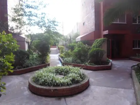 Oportunidad  2 dormitorios con cochera cubierta - reciclado a nuevo