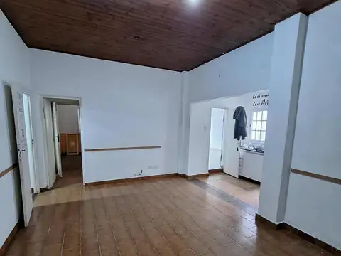 Casa 5 ambientes con 1 baño