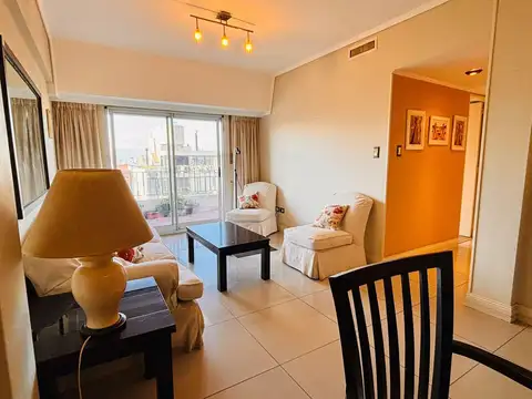 Departamento cuatro ambientes sobre Av. Colon