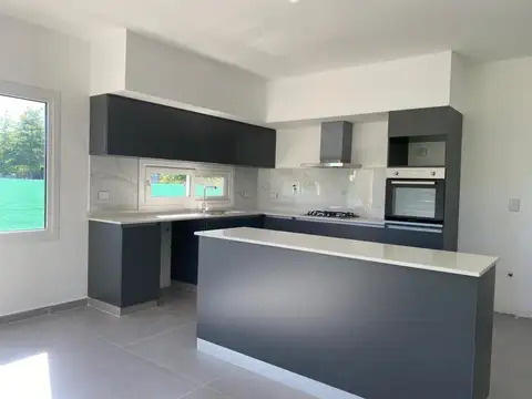 Casa 6 ambientes con 4 baños