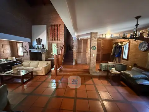 Casa 5 ambientes con 2 baños