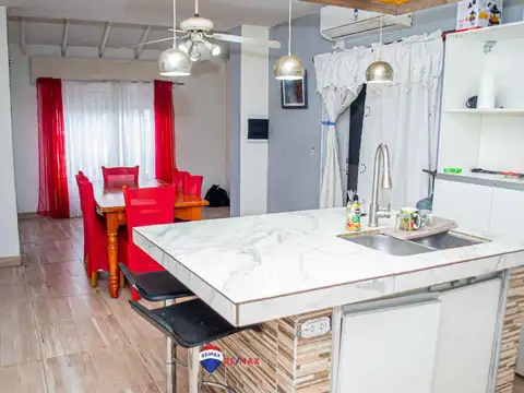 Casa en Venta con 3 cocheras