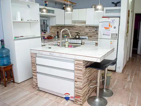 Casa 4 ambientes con 2 baños