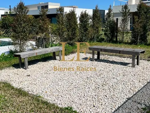Casa en Venta con 5 cocheras