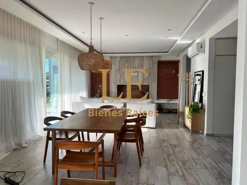 Casa en Venta con 5 cocheras