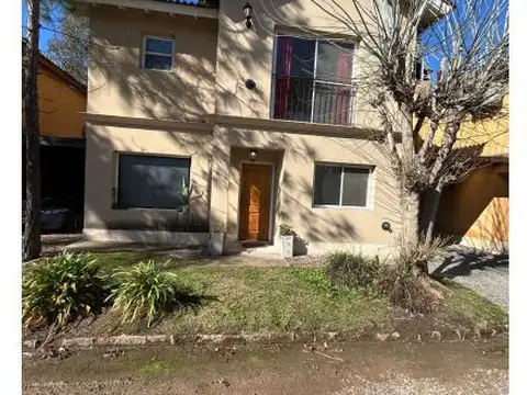 CASA EN VENTA -Casas del Prado-Pilar.