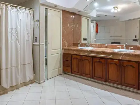 ATENCION INVERSORES. OPORTUNIDAD CASA EN COUNTRY A 282.000 DOLARES DE CONTADO. 330 mts cub y 880 lote. O ENTREGA 180.000 DOL  Y 24 CTAS DE   5000 DOL, APTA CREDITO BANCARIO, POSIB DE PERMUTA MENOR VALOR,4 HABIT, 1 EN SUITE CON JACUZZI, QUINCHO,