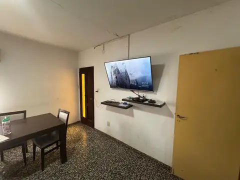 Casa 5 ambientes con 1 baño