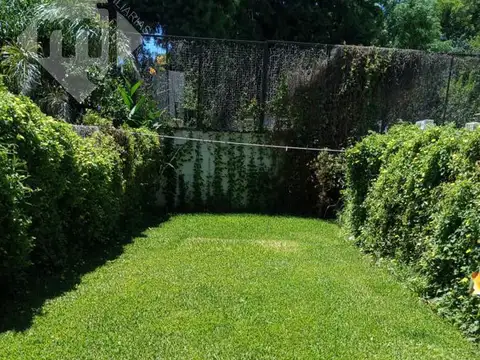 Casa en Alquiler con 1 cochera