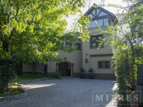 Excelente casa reciclada en venta en Olivos Golf Club