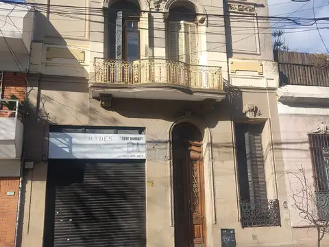 Muy Buena Casa de 2 Plantas en Villa Crespo Uso Comercial!