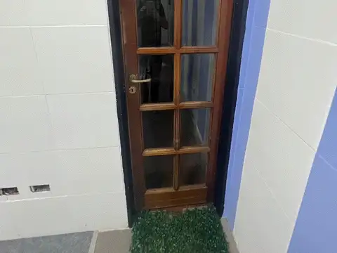 Alquiler local sobre avenida en zona comercial - Parque Avellaneda