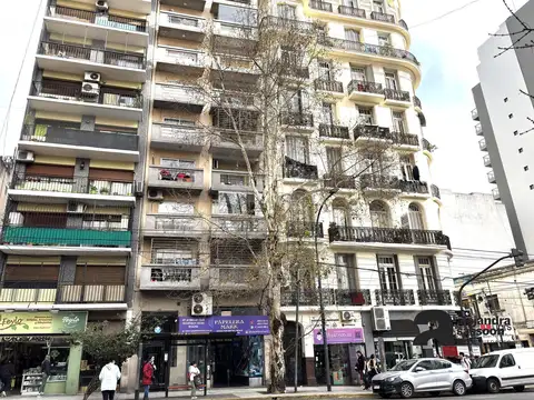 Venta | Local Comercial sobre Av. Corrientes | Excelente Vidriera