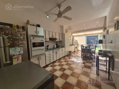 Casa en Alquiler con 1 cochera