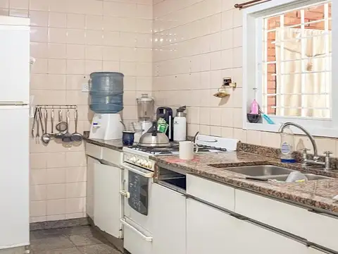 Venta / permuta - Casa 3 dormitorios con piscina - Los Solares, Funes.