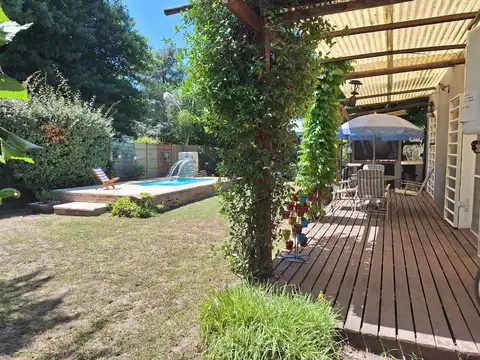 Venta Casa en Laguna De Lobos, 1 habitación mas entrepiso, con piscina