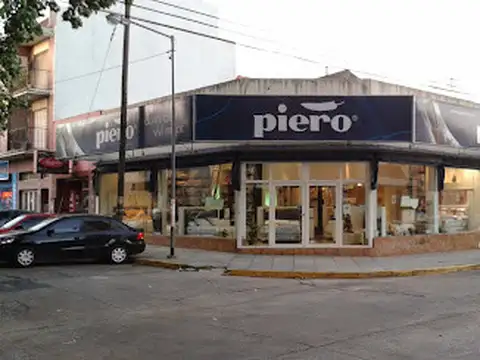 SE VENDEN EN BLOCK 3 LOCALES + 2 DEPARTAMENTOS. MEDIDAS TERRENO 17X30