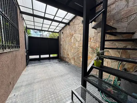 Depto Tipo Casa en Venta en Piñeyro, USD 140.000