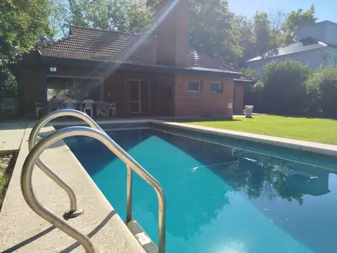 Casa en Venta con 2 cocheras
