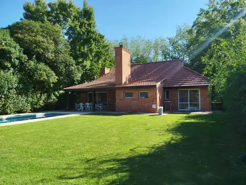 Casa 5 ambientes con 3 baños