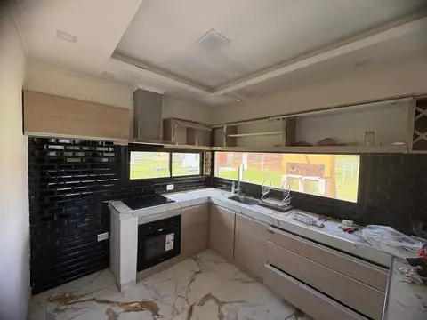 CASA EN VENTA ZARATE