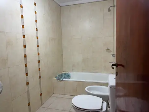 Casa en Alquiler con 1 cochera