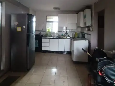 VENTA DEPARTAMENTO 6 AMBIENTES B°PIEDRABUENA