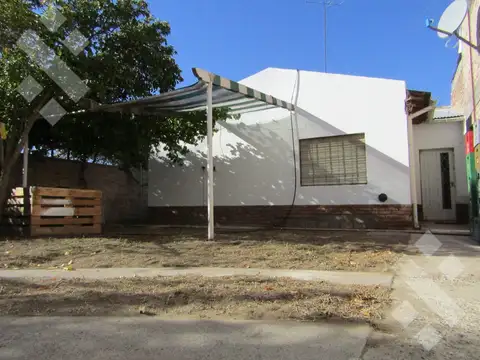 Casa 6 ambientes con 1 baño