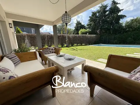 Casa 5 ambientes con 4 baños