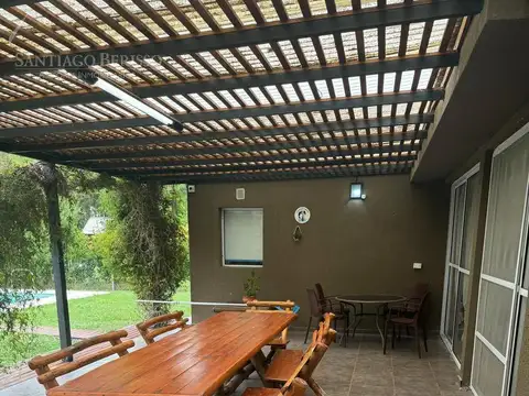 Casa en Alquiler con 1 cochera