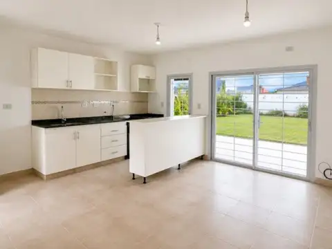 Casa 3 ambientes con 1 baño
