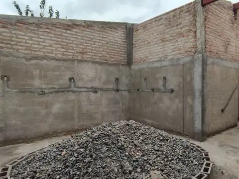 CASA A TERMINAR EN VENTA EN HUAYCAMA AMBATO