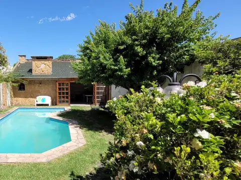 Casa 7 ambientes con 4 baños