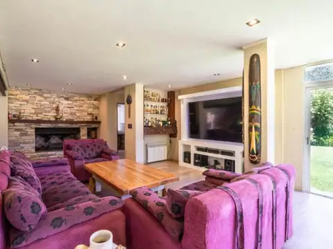 VENTA CASA +8 AMBIENTES EN NÁUTICO ESCOBAR